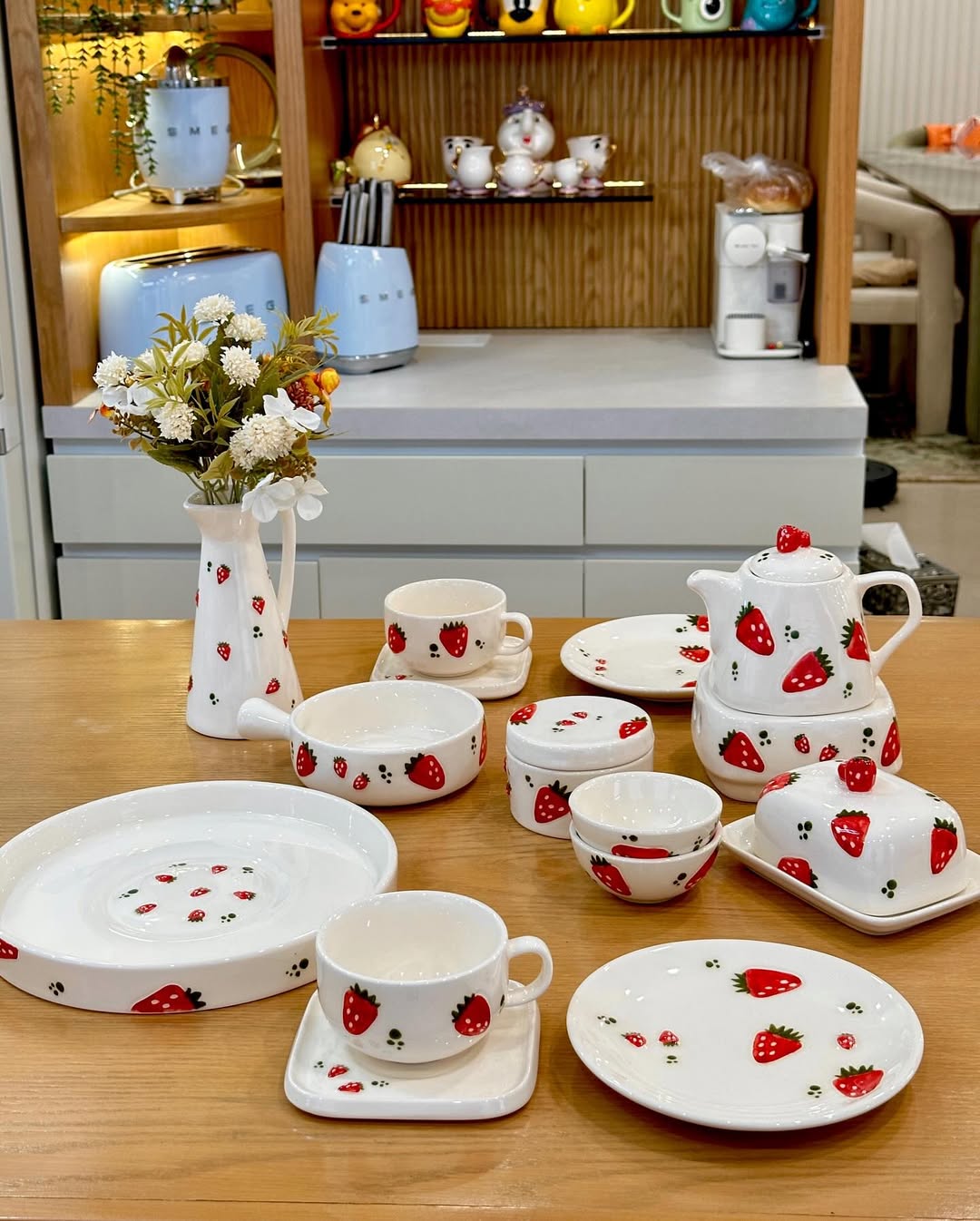 ست صبحانه خوری طرح توت‌فرنگی